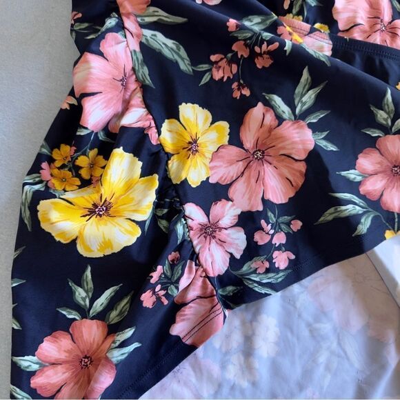 Isabel Maternity x Ingrid Navy Floral Peephole Tankini Top LARGE - Picture 7 of 12